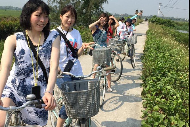 5-Hour Discovery Countryside by Cycling, Buffalo and Basket Boat - Rice Paddies, Fish and Shrimp Farms: What You Learn by Riding Through It