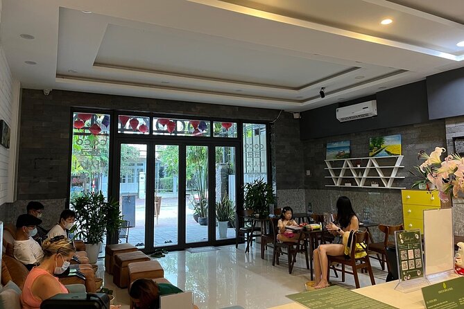 Aroma Massage Experience in Hoi An - The atmosphere that makes relaxation easier (not forced)