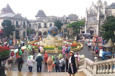 Ba Na Hills - Golden Bridge Group Tour - Walking the Golden Bridge: photo time, slow pace, and real viewpoints