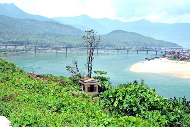 BaNa Hills with Golden Bridge 1 Day Tour from Hoi An/Da Nang - Linh Ung Pagoda and Quan Am Pavilion: the calmer stop in a busy day