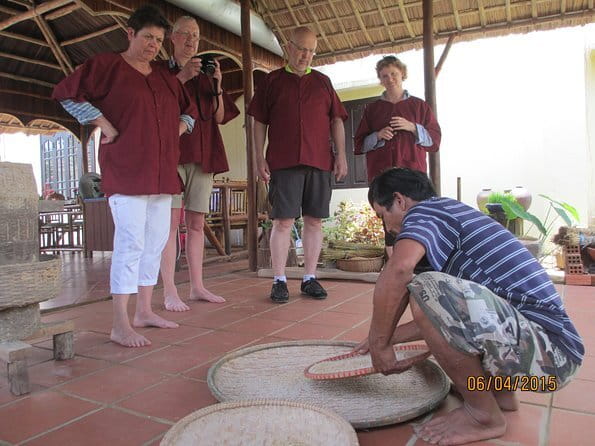 Cam Thanh Coconut Village & Lantern Making Eco Tour in Hoi An - Return to the fishermen’s house: welcome drink and lunch