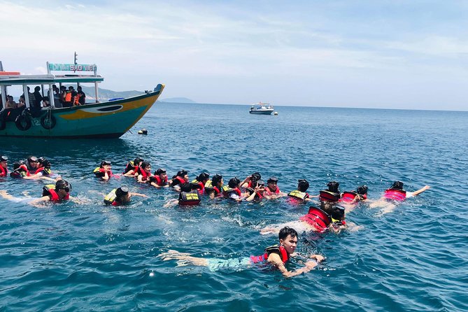 Cham Island Day Tour & Snorkeling from Hoi An with Group tour - Getting from Hoi An to the island docks (and why mornings feel busy)
