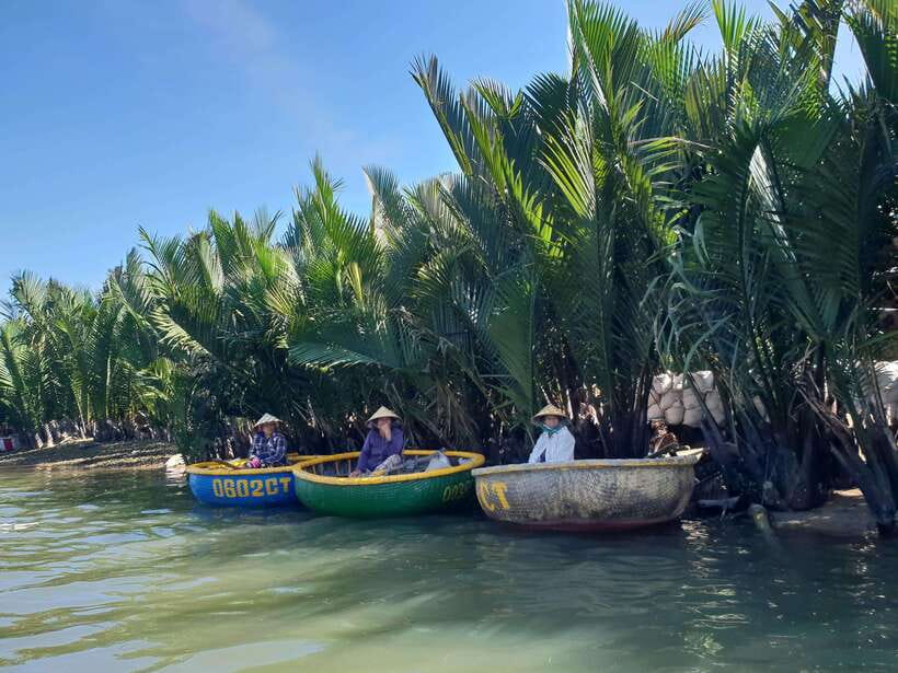 Coconut Basket Boat Ride and Floating Lantern Boat by Night - Timing tips that matter: how to get a calmer river experience
