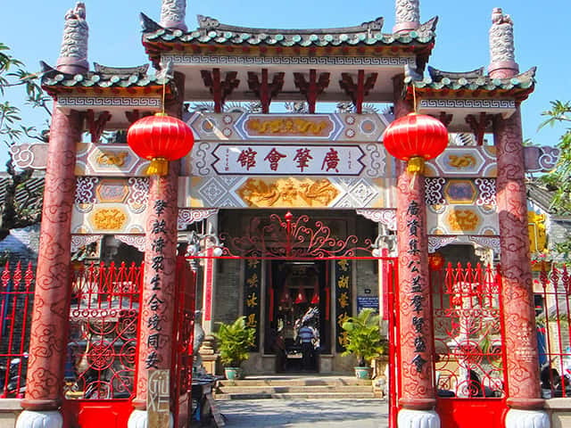 Da Nang: Half-day Hoi An Heritage Walk - Traditional dance show: a cultural pause in the middle of walking