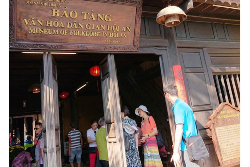 Da Nang/Hoi An: Market & Old Town Private Tour with Transfer - Japanese Covered Bridge: the city’s symbol with hidden details