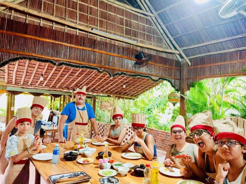 Da Nang/Hoi An: Market Tour, Basket Boat Ride, Cooking Class - Picking the right option: class-only vs full tour
