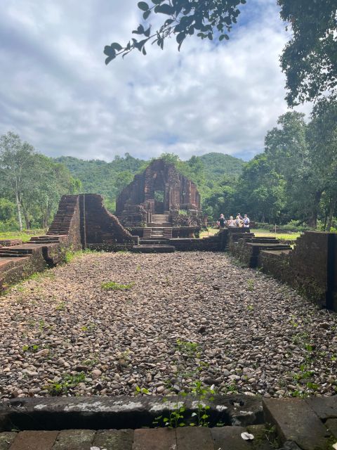 Early My Son tour/transfer to avoid crowd and the heat - The guided temple walk: Champa Kingdom stories and the building mystery