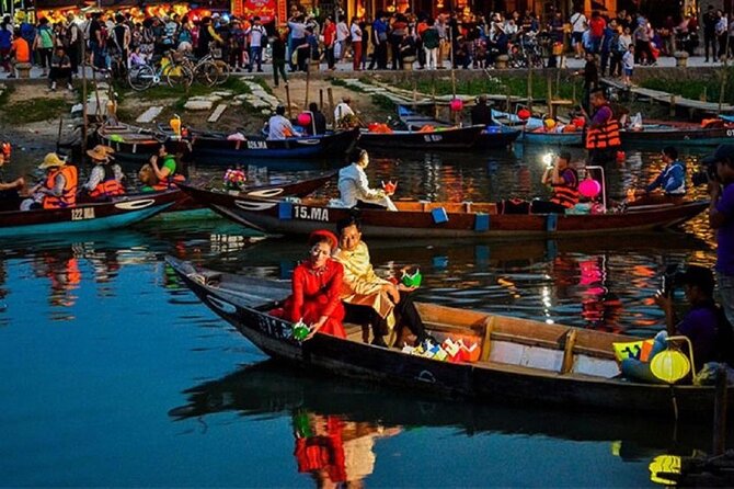 Experience Night Boat Trip and Floating Lantern on Hoai River - Lighting the Flower Lanterns on the Hoai River: The Wish and the Release