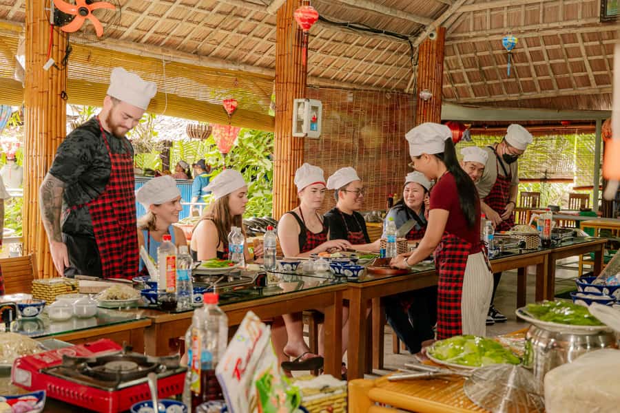 From Hoi An: Market Tour, Basket Boat Ride and Cooking Class - Cooking class: turning market finds into Bánh cuốn, Bánh Xèo, Phở, and Chè
