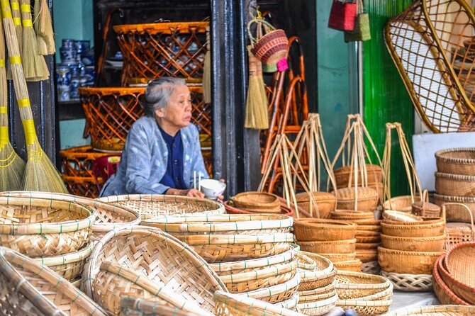 Full-Day Vietnamese Cuisine Cooking Experience with Hoi An Market Tour - Eating in the grandmother’s garden: where the flavors land
