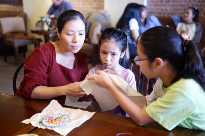 Hand Embroidery Workshop in Hoi An for Beginers - Teacher attention in a private group: why you learn faster here