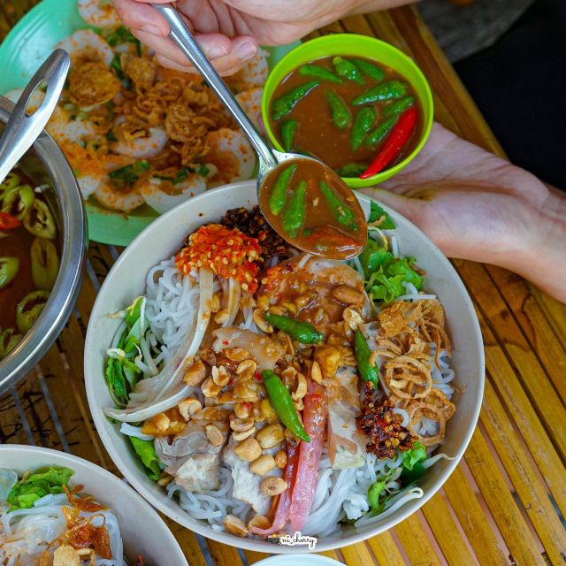 Hoi An: 2.5-Hour Street Food Tour - Cao Lau, Banh My, Banh Khot, and Beef Noodle: Your Main Regional Hits