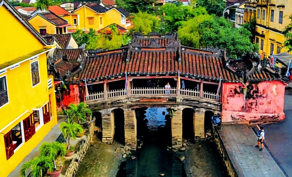 Hoi An Ancient Town Entrance Ticket with Drink - The traditional art performance at the theatre: choose 10:15, 15:15, or 16:15