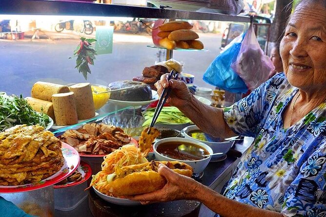 Hoi An Ancient Town - Night Market Street Food Tours By Night - What to eat (and what to watch for) when the choices feel endless
