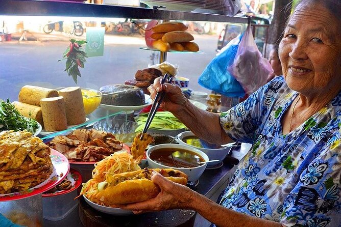 Hoi An Ancient Town - Night Market Street Food Walking Tours - The 6:00 pm start and where you meet