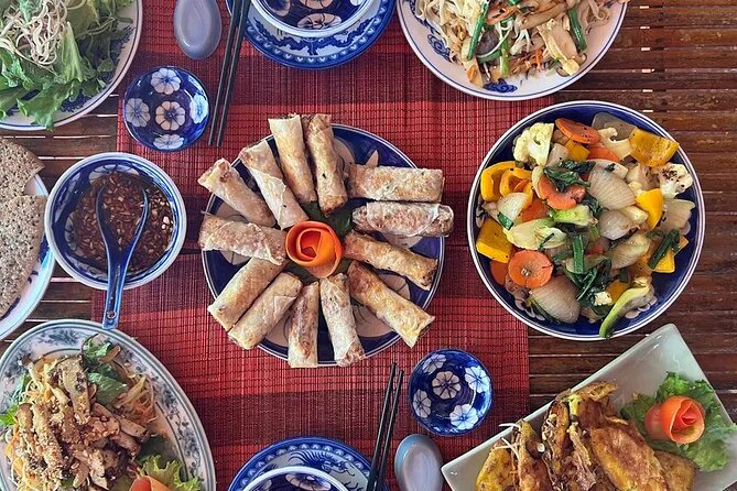 Hoi An Ancient Town Walking Street Food Tours with Night Market - Why this Hoi An night food tour works after dark