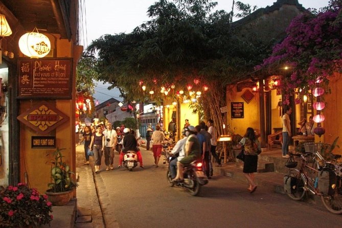 Hoi An at Sunset: Authentic Local Street Food Tour - Stop-by-Stop: From Hội An Post Office to Cao Lâu Noodles