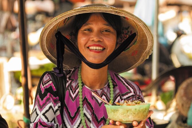 Hoi An at Sunset: Authentic Local Street Food Tour - Drinks and Dessert: Beer, Coffee, and What “Local Sweets” Can Mean