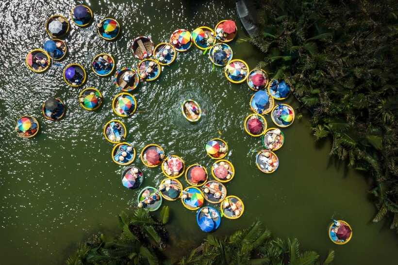 Hoi An: Basket Boat and fishing Crabs Tour - Crab fishing at Water Coconut: best way to set expectations