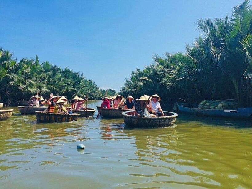 Hoi An: Basket Boat Tour by River Boat and Lantern Release - Meeting at 40 Bạch Đằng and finding the right boat