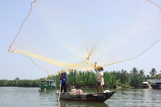 Hoi An Bicycle And Cooking Class Tour - Tra Que vegetable village: learning farming the Hoi An herb way