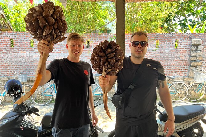 HOI AN Biking Vegetable Village, Basket Boat, Coconut Forest - Tra Que Vegetable Village: Herb Smells and Real Garden Work