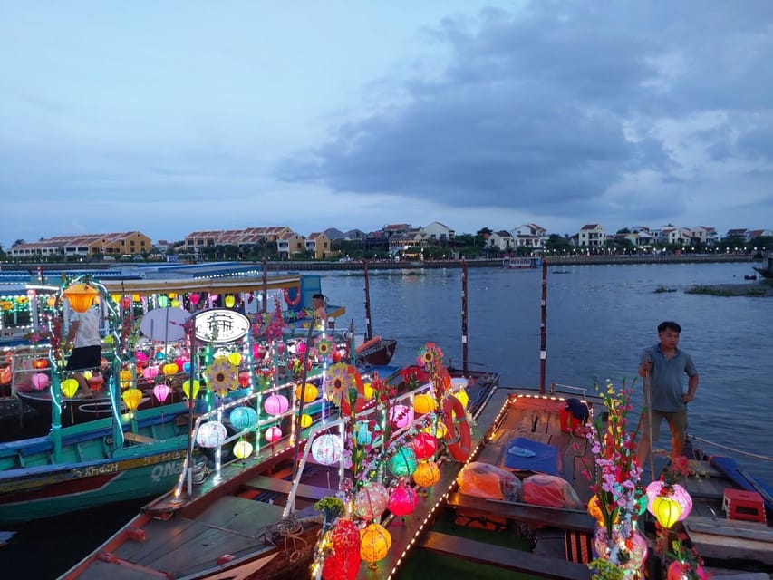 Hoi An Boat Lantern With Release Flower Hoai River At Night - Key things I’d watch for in the lantern release