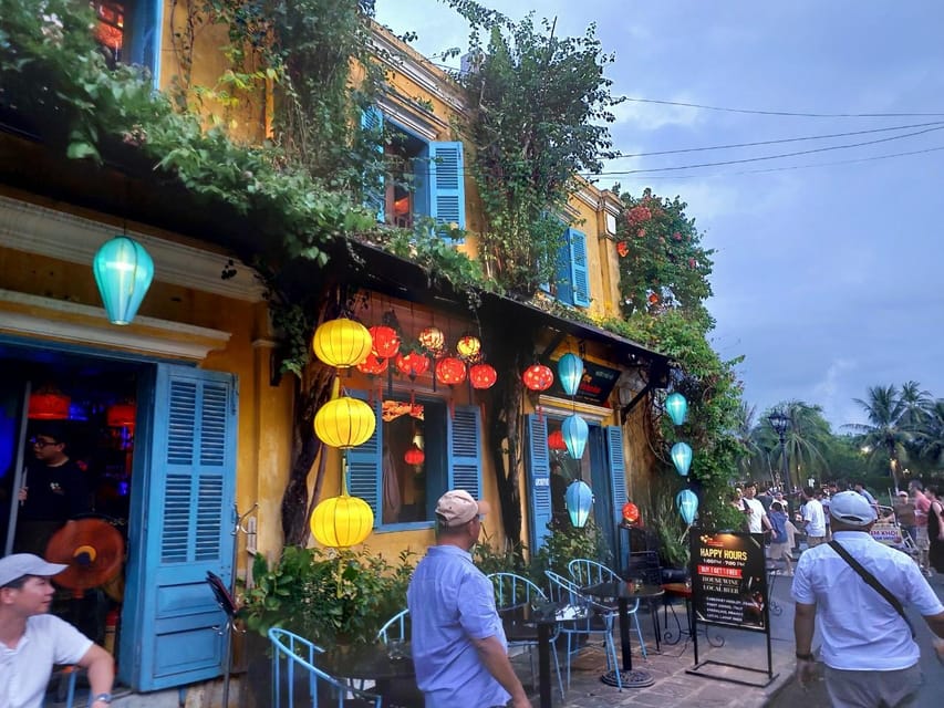 Hoi An Boat Lantern With Release Flower Hoai River At Night - Meeting, timing, and what “valid on your date” really means