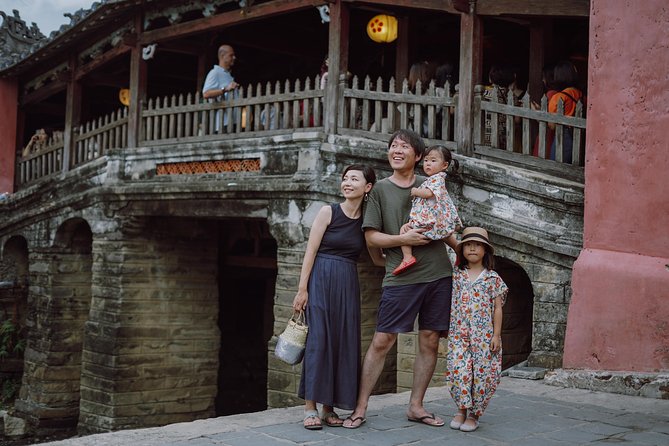Hoi An City By Night And Release Paper Latern On Hoài river - From 3:30 pm to night views: the timing that matters