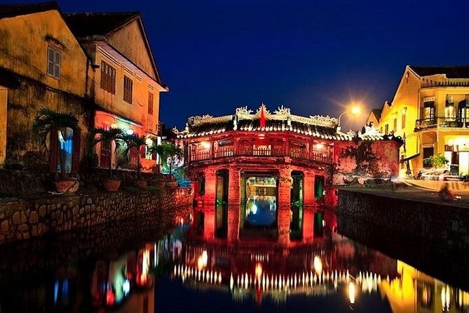 Hoi An City By Night And Release Paper Latern On Hoài river - Night market stop: food you can choose without guessing