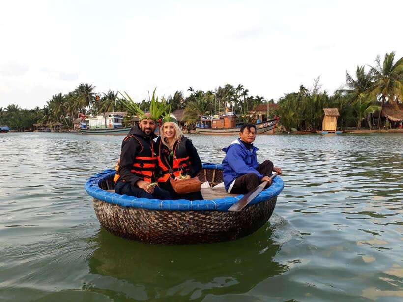Hoi An: Coconut Basket Boat Ride by Hangcoconut - Performances and Karaoke on the Water