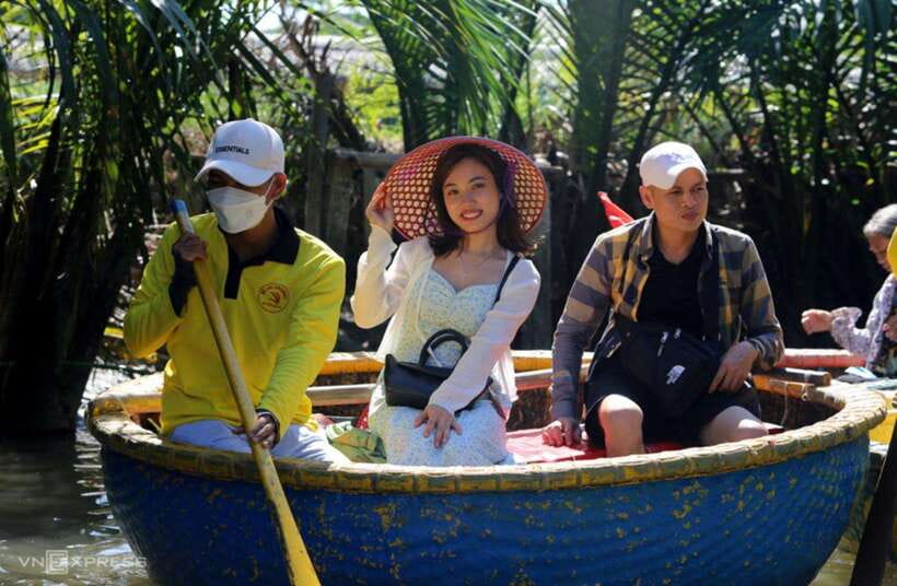 Hoi an : Coconut Boat & Hoi an Acient Town (Optional) - Hoài River stroll and night market vibes
