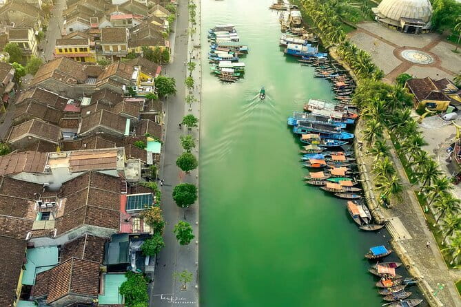 Hoi An Cooking Class & Vespa Cooking Adventure Tour - Inside the Family-Style Cooking Venue With a Chef