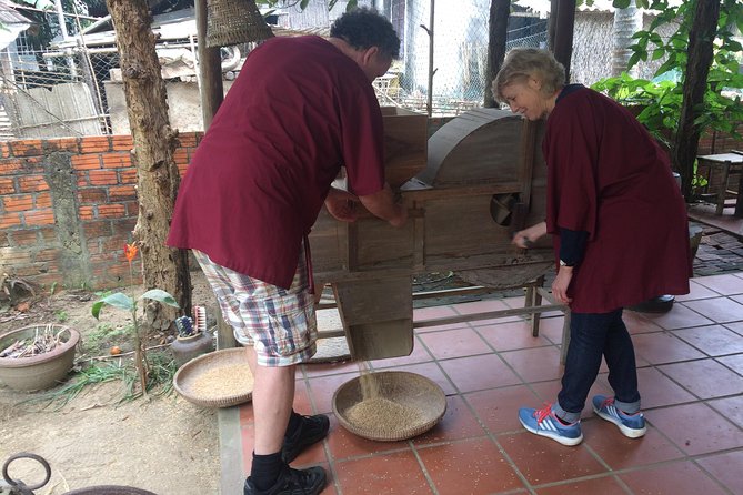 Hoi An countryside biking - Basket Boat - Vegetable village - Local home Cooking - Stop 2: Vegetable Farming Skills at Tra Que