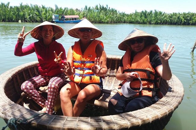 HOI AN Countryside - River Islands - Old Crafts - Local Culture - Tra Nhieu Fishing Village: weaving colorful sleeping mats by hand