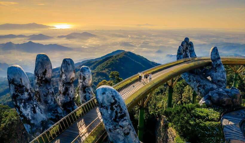 Hoi An/Da Nang: Golden Bridge and Ba Na Hill Tour - Golden Bridge: the giant hands, the fog, and the photo game plan