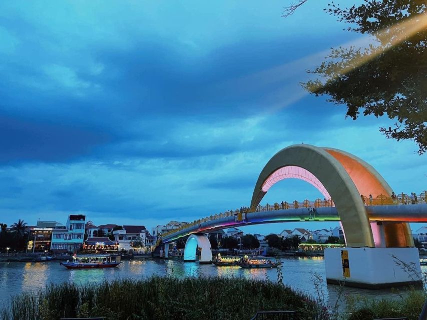 Hoi An/Da Nang: My Son Afternoon tour: Banh my and Cruise - Boat cruise back to Hoi An: sunset glow plus the Banh My moment