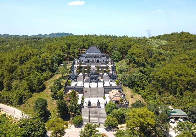Hoi An/Da Nang : Private Day Trip to Imperial City - Hue - Thien Mu Pagoda: Hue’s oldest pagoda and the spiritual layer