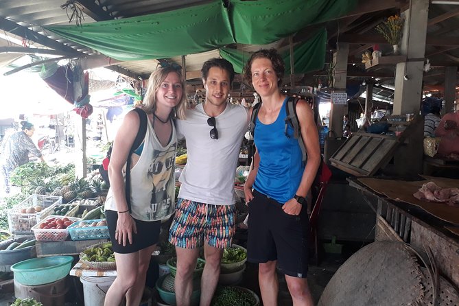 Hoi An Eco Tour Cooking Class & Fishing (Local market,basket boat,learn cooking) - Meeting the cooking class family at the restaurant