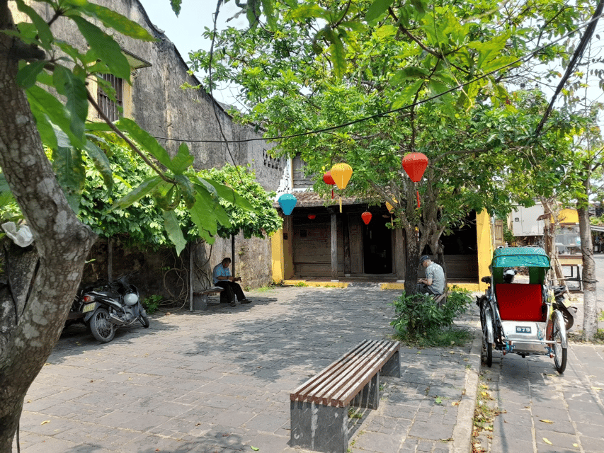 Hoi An: Hoai River Boat Ride & Lantern Release Experience - Best times to go: avoid the last-admission crunch