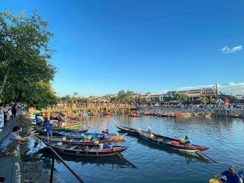 Hoi An: Hoai River Boat Ride with Flower Lantern Release - What you’ll feel on the river (and what could annoy you)
