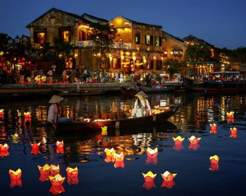 Hoi An : Hoai River Boat Trip by Night and Floating Lantern - How to make the most of a 20-minute experience
