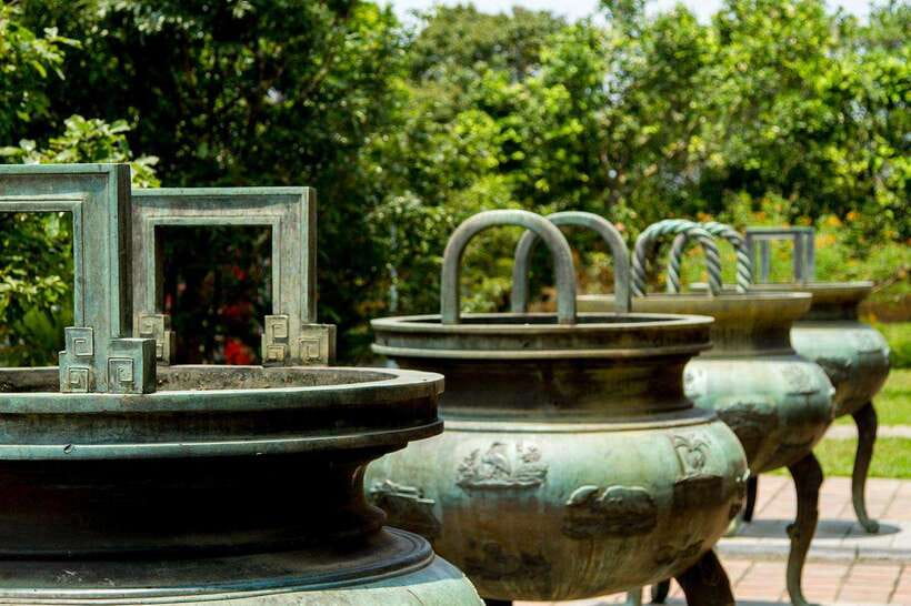 Hoi An: Imperial Hue And Scenic Hai Van Pass Discovery Tour - Group size, English guide, and how to make the day feel easy