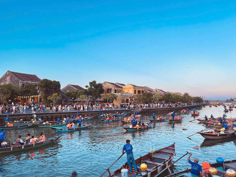 Hoi An: Lantern Boat Ride on the Hoai River - Flower Lanterns and the Meaning of Letting Go
