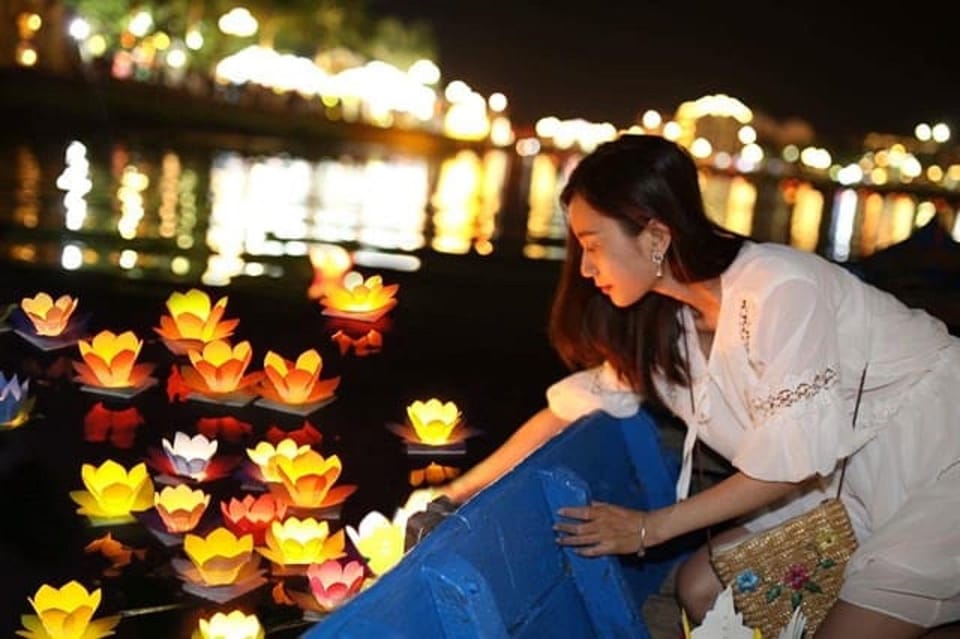 Hoi An Lantern Boat Ride on the Thu Bon River - How This Lantern Boat Ride Feels at Night on the Thu Bon