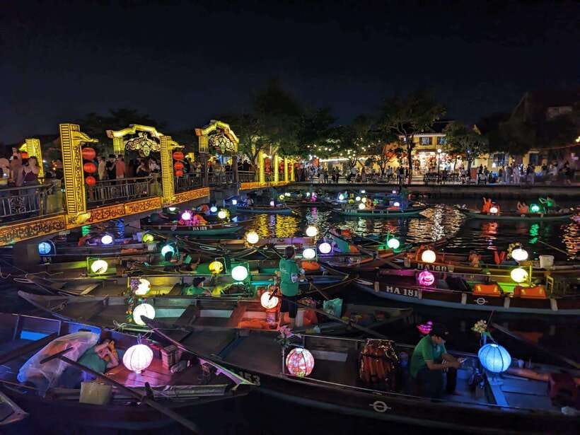 Hoi An : Lantern Boat Trip & Release Lantern - From An Hoi Bridge to ancient-town views on the water