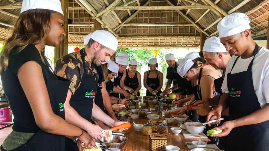 Hoi An : Lantern Making & Cooking Class With Local Family - Lunch and cooking: from welcome drink to the chef-led class