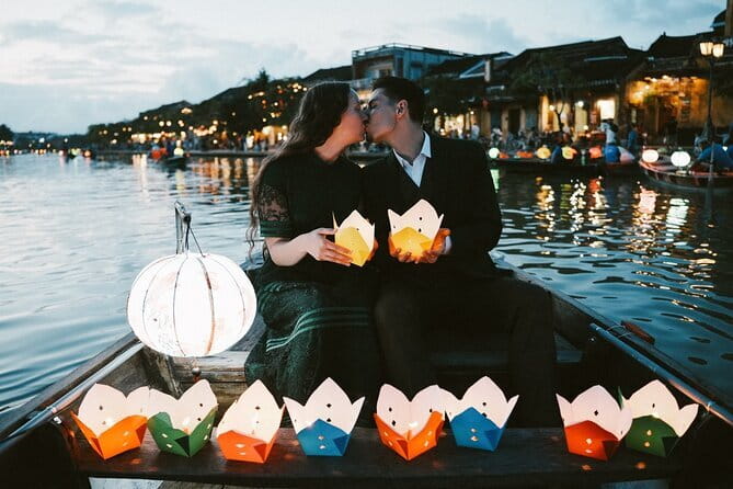 Hoi An Lantern Shop & Boat Photoshoot – Night Experience - Stop 1: A private photoshoot inside the lantern shop