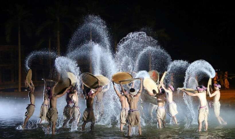 Hoi An Memories Land Entry Ticket with Show - Inside the Park: mini-shows, food stops, and the shouting fountain