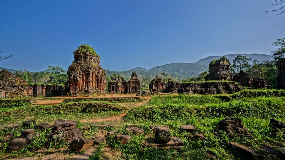 Hoi An: My Son Sanctuary and Thu Bon River Boat Trip - Lunch on the morning tour vs banh mi on the afternoon tour